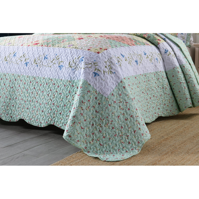 Country/Cottage Floral Quilt, King Quilt + 2 Shams
