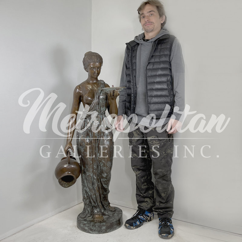 Sculpture bronze femme avec pot et bol