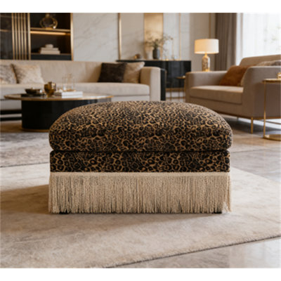 Repose-pieds en chenille à imprimé léopard avec texture douce et design élégant pour les espaces de vie modernes