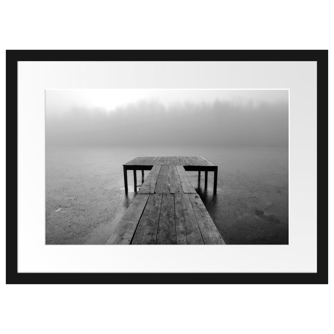 Gerahmtes Poster Steg am See Nebel