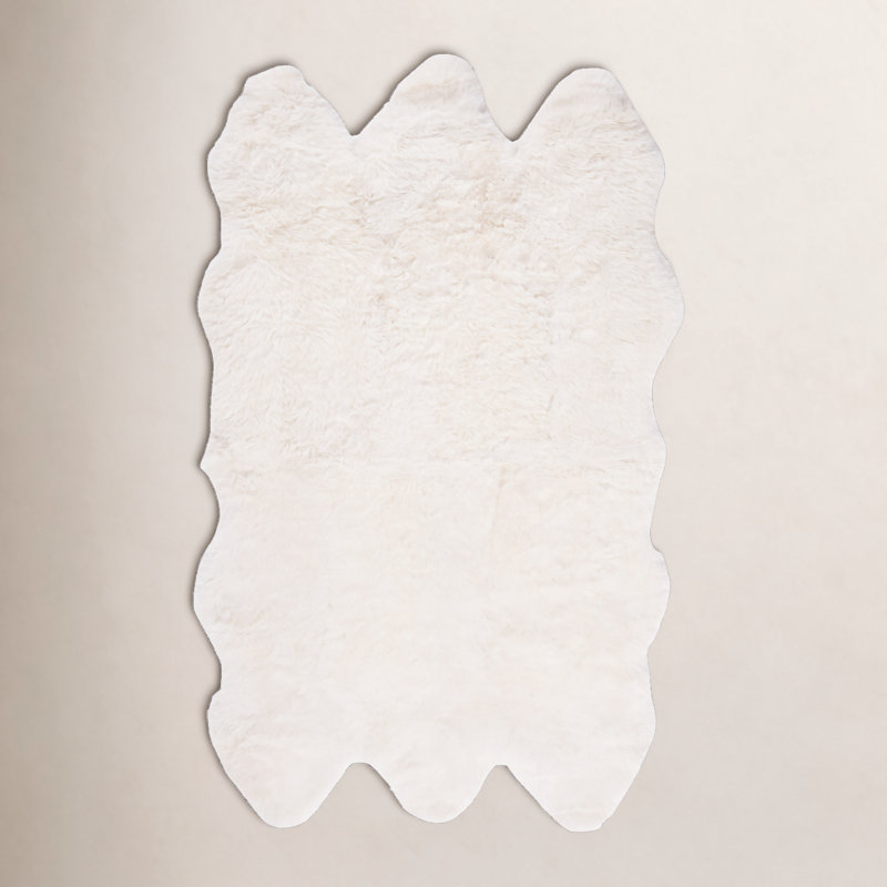 Mera Handmade Sheepskin White Area Rug, Rectangle 5' x 8'