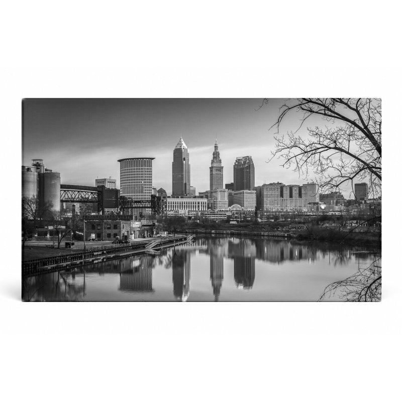 «Cleveland Skyline B&W» par Cody York, art mural sur toile, L 36 po x H 24 po