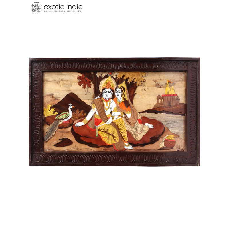 30 "Radha Krishna, assise naturelle côté rivière, sur panneau de bois avec incrustations - Art mural indien traditionnel spirituel traditionnel