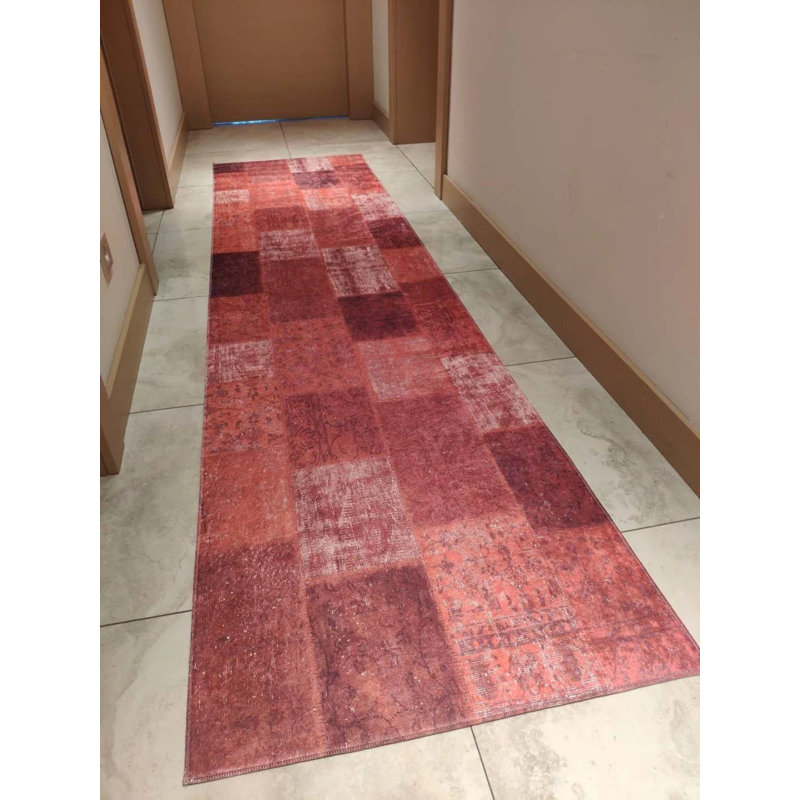 Tapis rouge antidérapant en polyamide Firenze, Rectangle 2 pi 7 po x 6 pi 7 po
