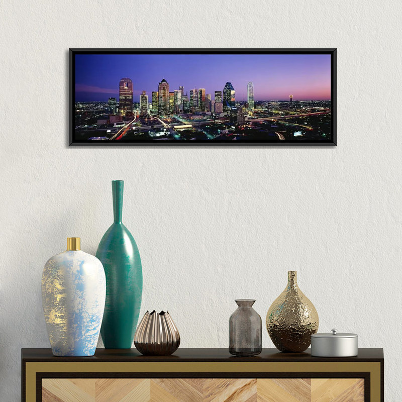 Nightdallas, texas, états-unis-impression sur toile tendue, H 12 po x l 36 po x P 1,5 po, Toile avec cadre noir
