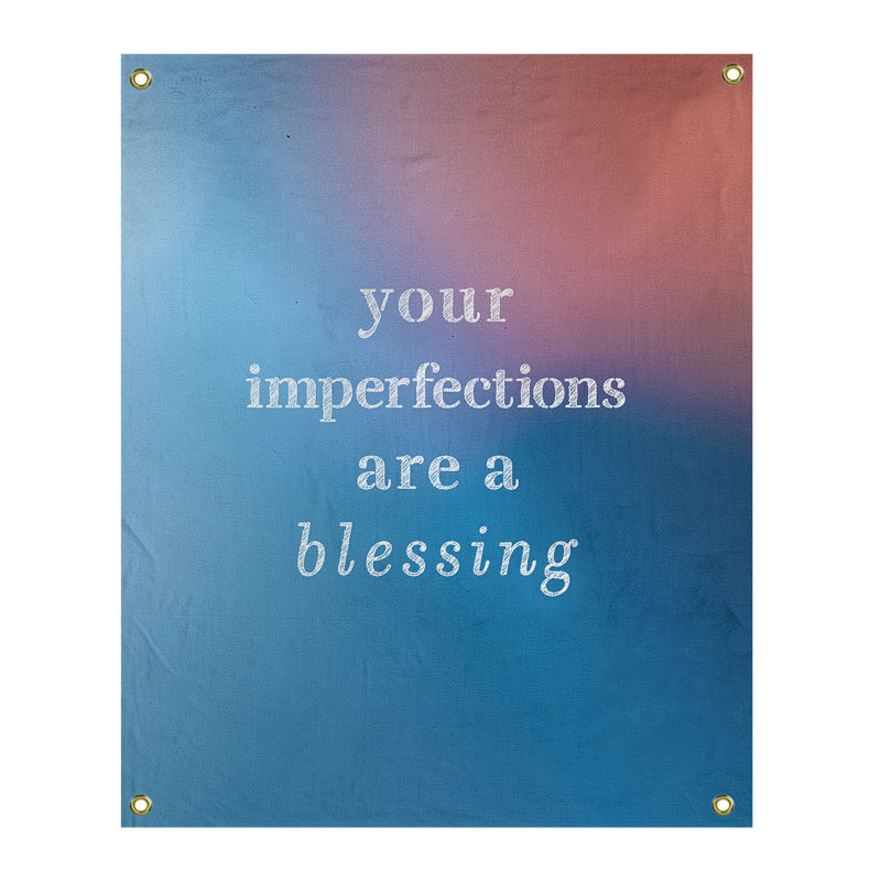 Tapisserie citation d’imperfections écrites en polyester, H 80 po x l 59 po, Bleu / Rose