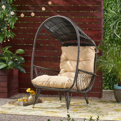 Ornement à la mode pour chaise de patio moderne avec coussin - matériaux et design élégant