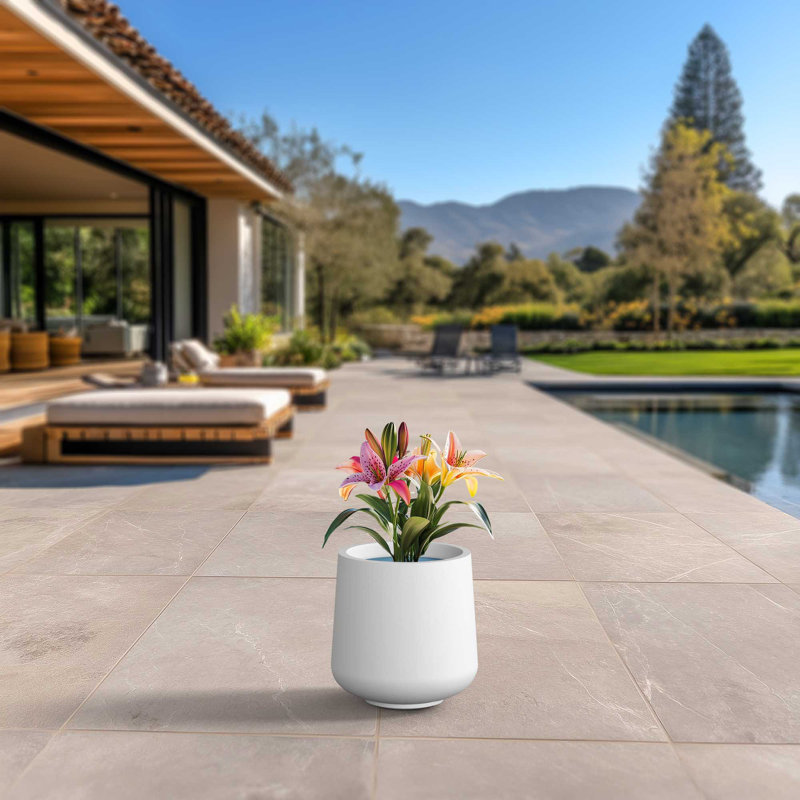 Grand pot à fleurs Brenno, H 13,4 po x l 13 po x P 13 po, Blanc vif (intérieur amélioré)
