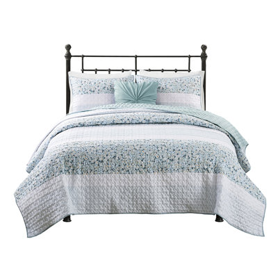 Seersucker Quilt With Throw Pillow - And Long-Lasting Bedroom Bedding 4 Piece Modern Option
