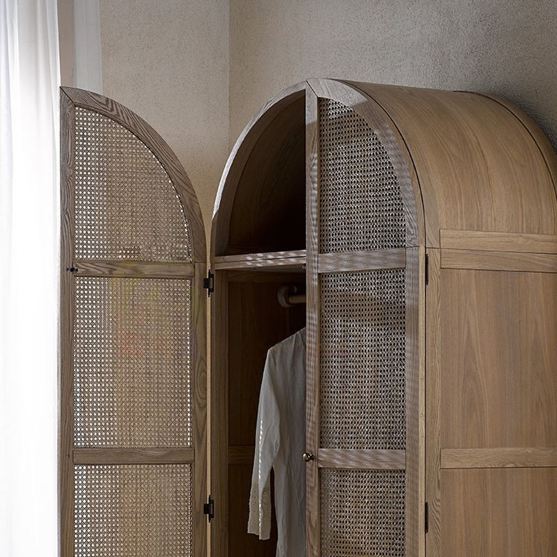 Armoire de rangement en bois et rotin