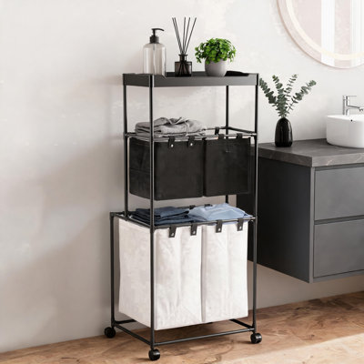 Machine à laver à roulettes verticale à trois niveaux, 125 litres, équipée de quatre sacs et tablettes pour ranger les vêtements et les articles de salle de bain.