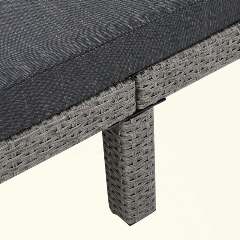 Chaise longue en osier confortable pour se détendre à l'extérieur, rehaussant l'expérience du patio., Noir, noir, noir, noir