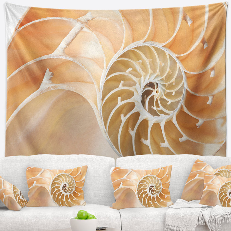 Tapisserie de motif de coquillage en polyester brun nautilus avec accessoires suspendus inclus, H 50 po x l 60 po