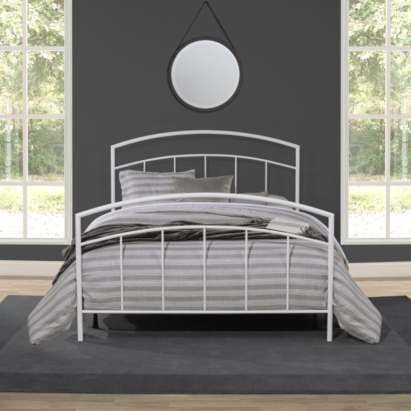Amielle Metal Spindle Bed, Queen, Textured White
