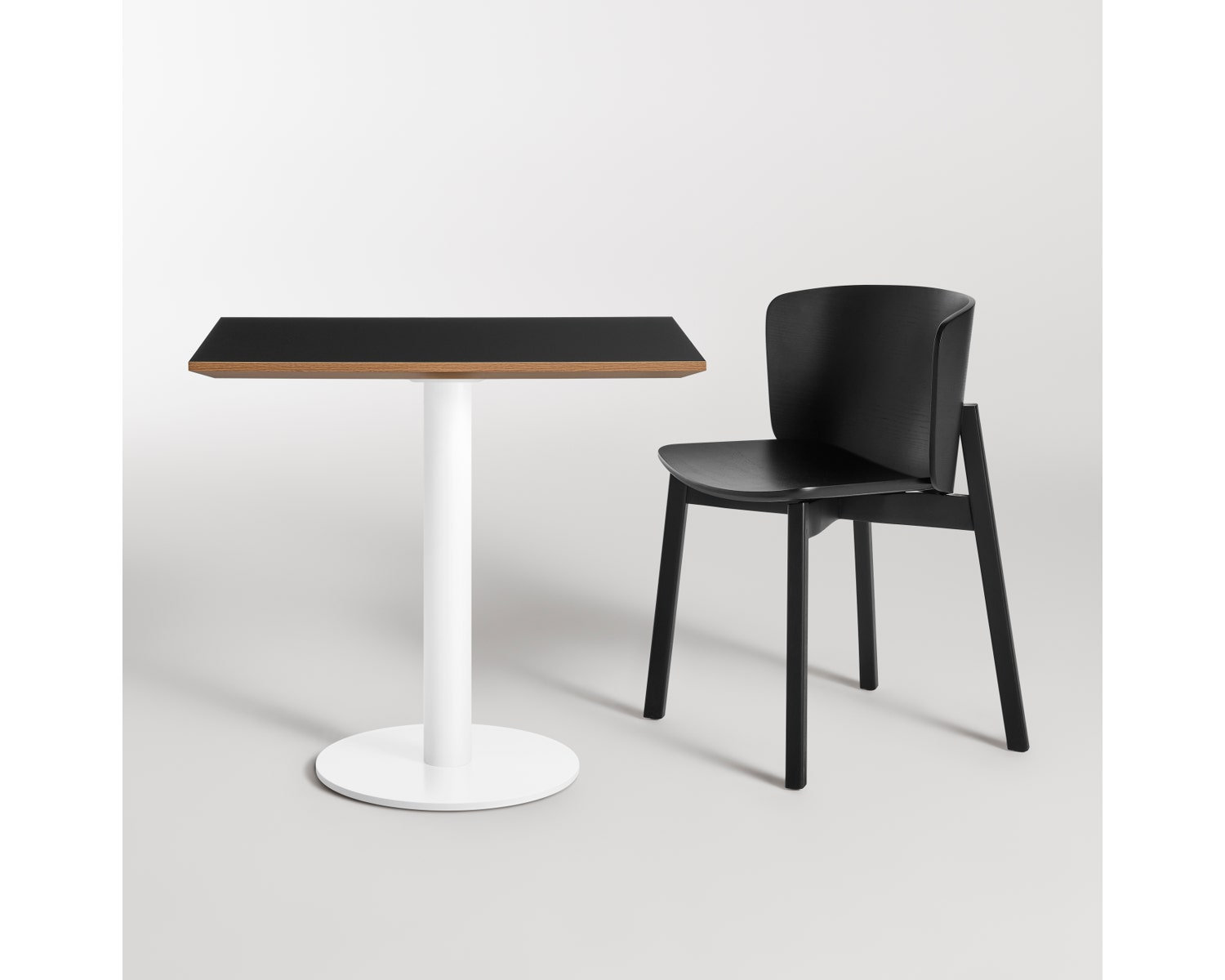 Easy 32 " Dining Table, White Oak, Matte White
