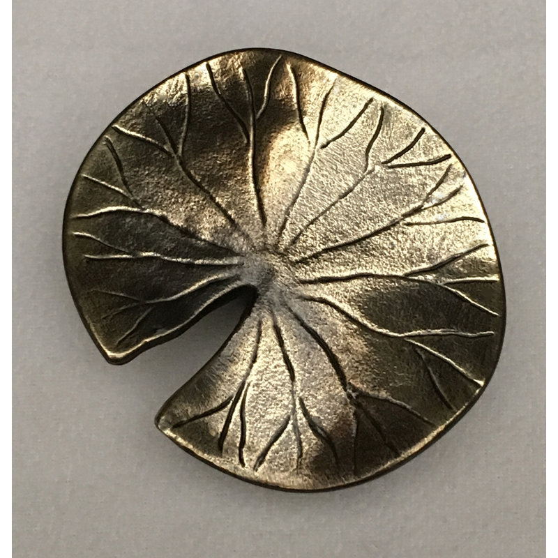 Poignée fantaisiste surdimensionnée à motif de feuilles de 5 1/2 po Botanical, Laiton