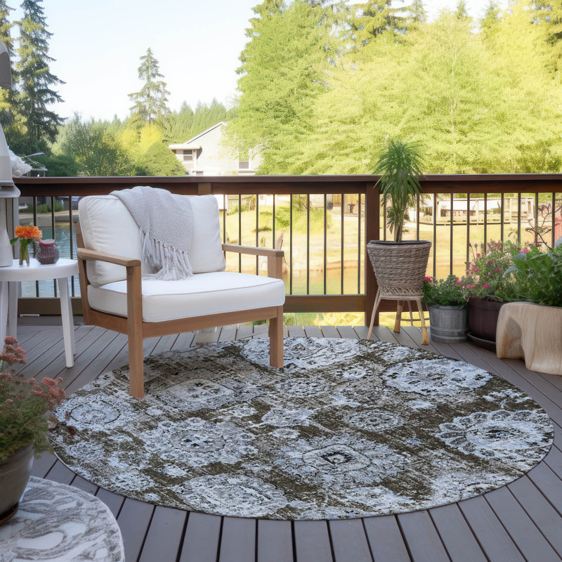 Ivany Machine Washable Stain Resistant Floral Indoor/Outdoor Rug, Round 8'