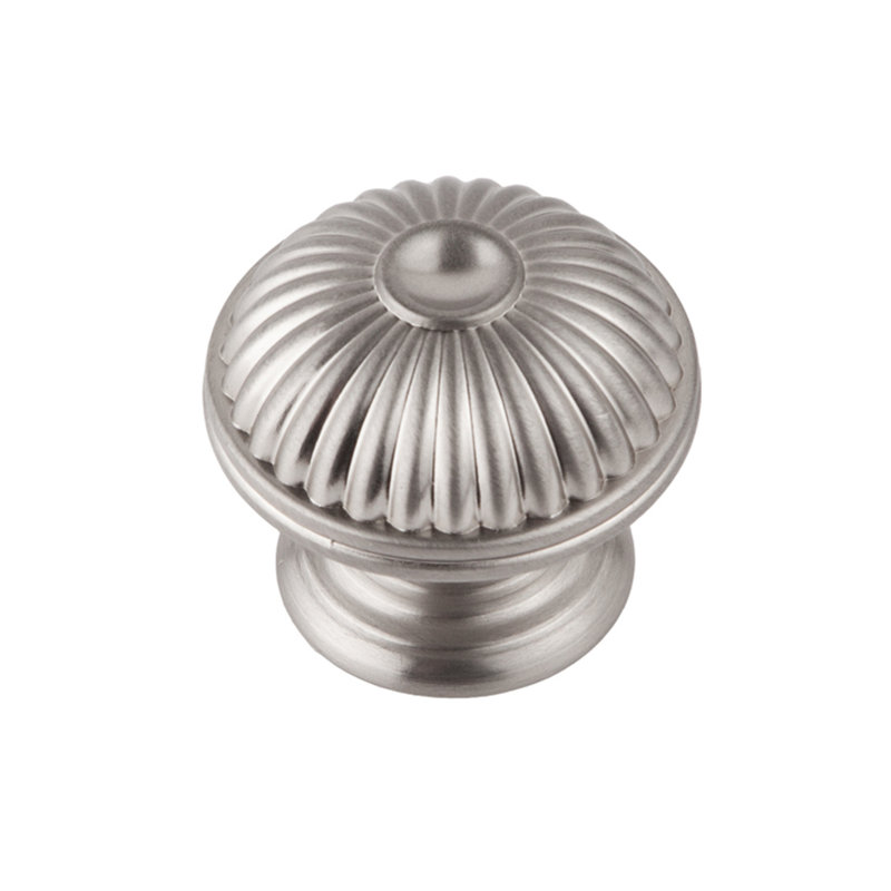 Bouton de meuble rond festonné Belmont de 1-1/2 po de diamètre en nickel satiné, Nickel satiné