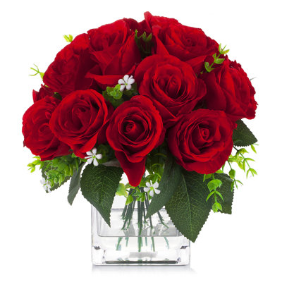 Roses artificielles dans un vase en verre