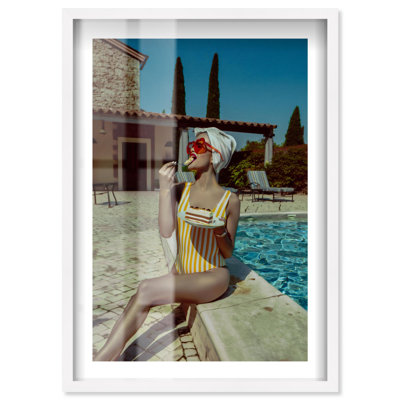 «Poolside Cake Slice Shadowbox Print Coastal Glam Art» par Notoriart, cadre blanc, 36 x 54