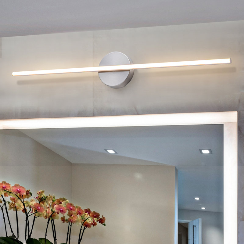 Luminaire mural à DEL 1 lumière à intensité variable 31 po Corderick, Nickel brossé, H 31 po x l 4,72 po x P 4 po