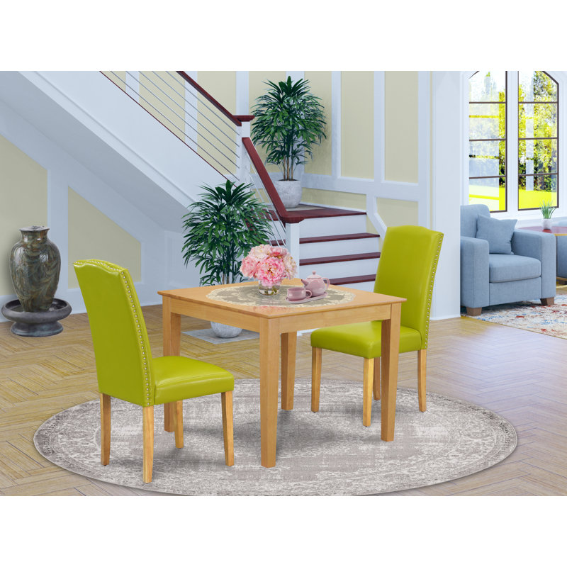 Ensemble de coin repas 3 pièces pour petits espaces comprenant une table de salle à manger carrée et 2 chaises Parsons en similicuir vert automne, chêne