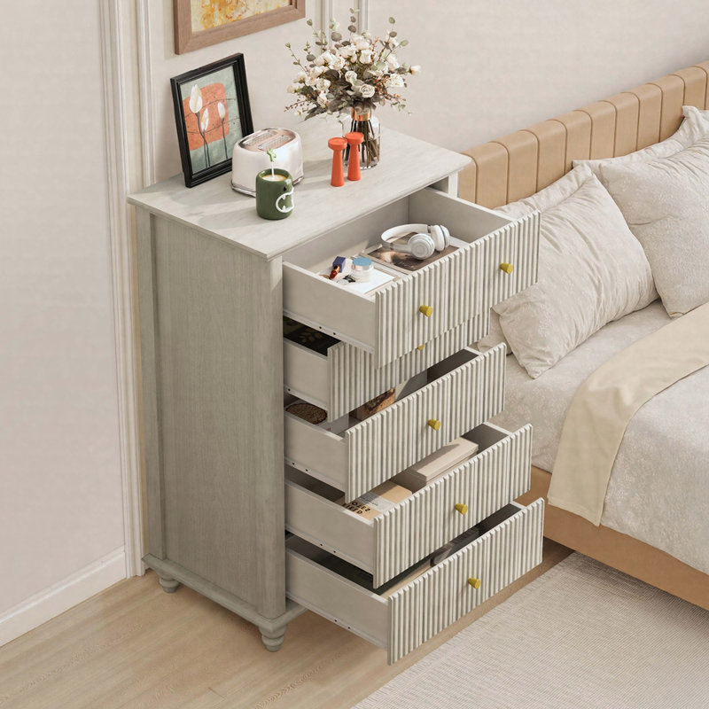 Commode à 5 tiroirs avec poignées en métal Kernie, Beige