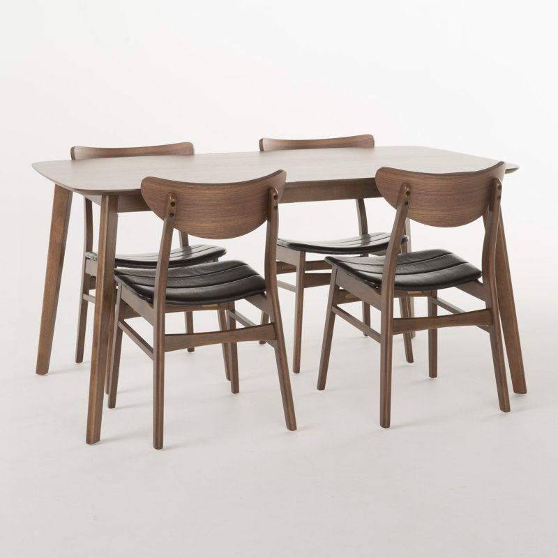 Ensemble repas pour quatre personnes