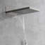 Douche de salle de bain avec double fixation murale en nickel brossé pour une expérience de bain apaisante