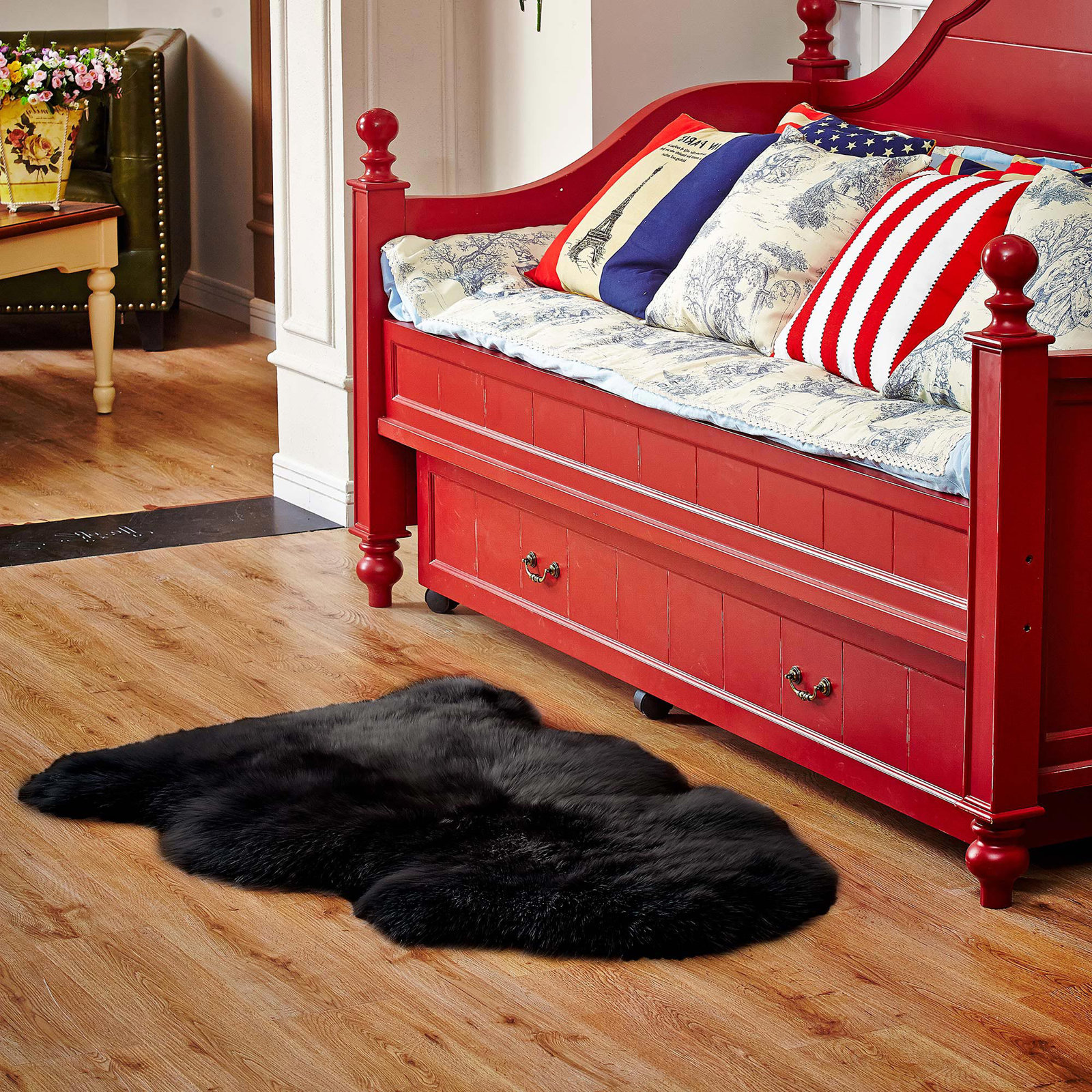 Laurens Sheepskin Black Rug, Novelty 2' x 3'