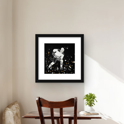 Joueur de hockey en action - Reproduction matte encadrée pour Man Cave