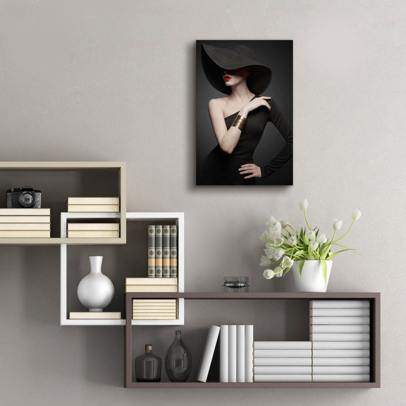 «Lady in Black» par Epic Portfolio, art mural en verre acrylique, H 24 po x l 16 po x P 0,2 po