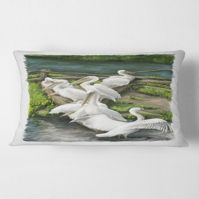 Coussin pelicans reposant près de l'eau