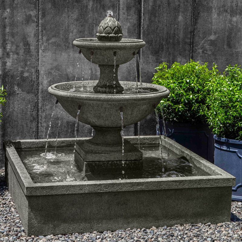 Fontaine en béton La Mirande, Pierre alpine