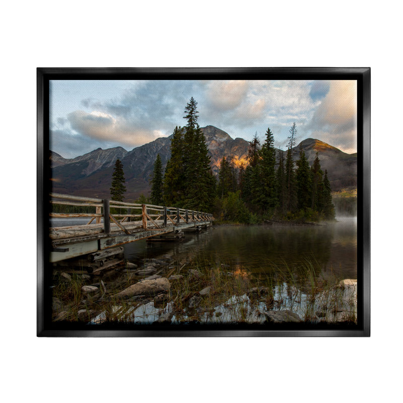 Photographie de pont de forêt par Daniel Sproul, Cadre flottant noir de jais, H 25 po x l 31 po x P 1,7 po