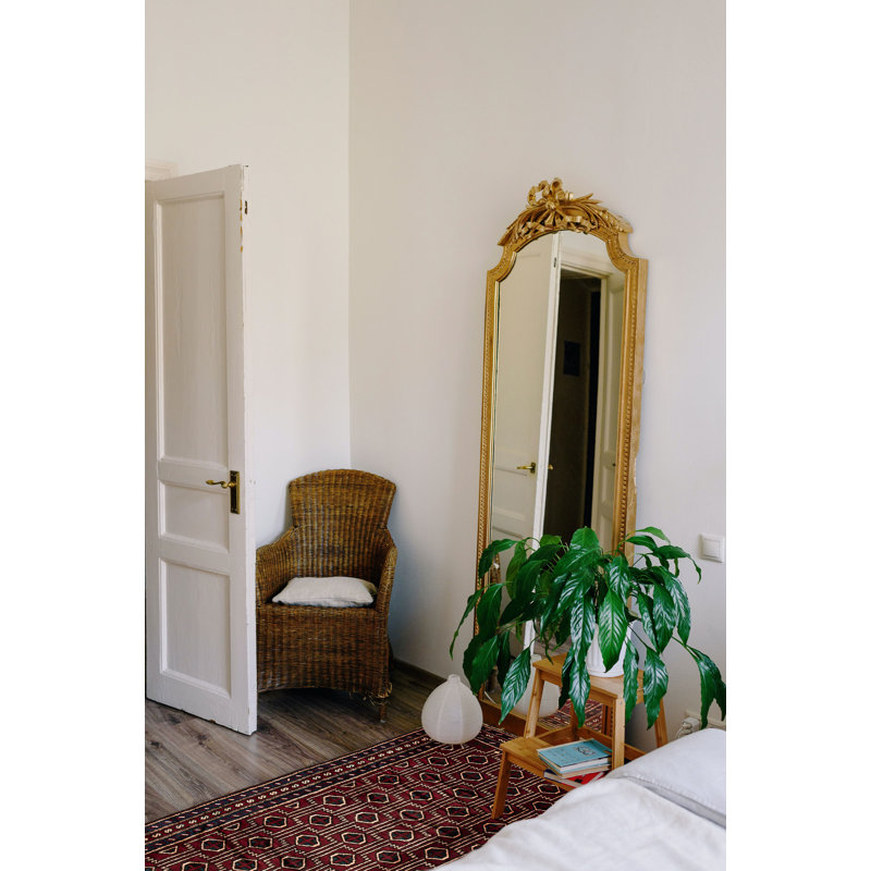 Tapis rouge Akhjah 5 pi 11 po x 10 pi 10 po