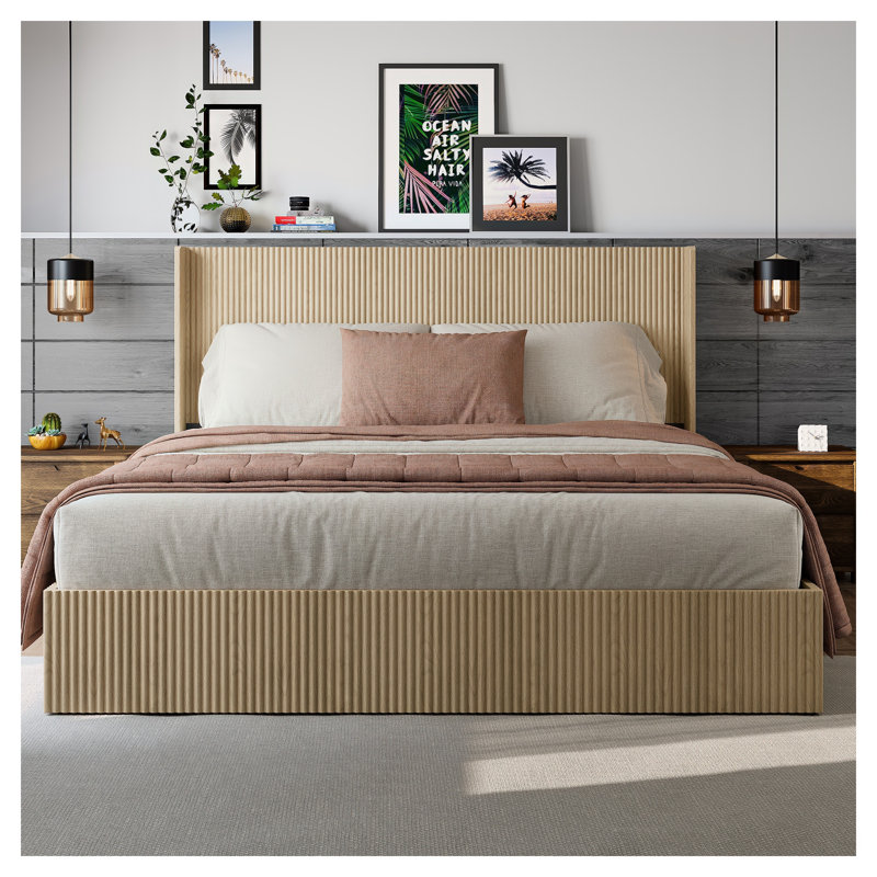Structure de lit très rustique brun avec mécanisme de levage et tête de lit en bois rainuré, aucun sommier nécessaire