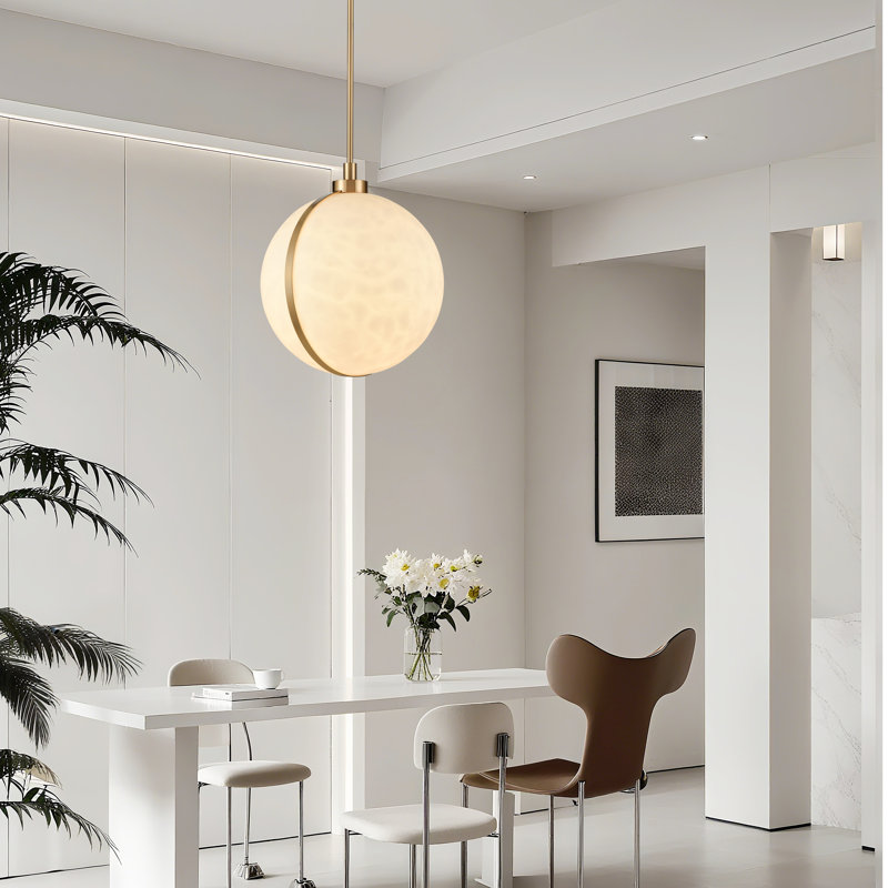 Luminaire suspendu Lumis en or laqué avec abat-jour faux albâtre, 18.5"