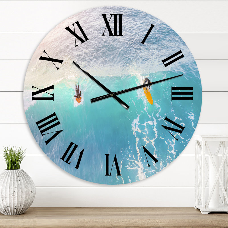 Surfers on A Bright Sunny Ocean Wave - Horloge murale traditionnelle, Surdimensionné