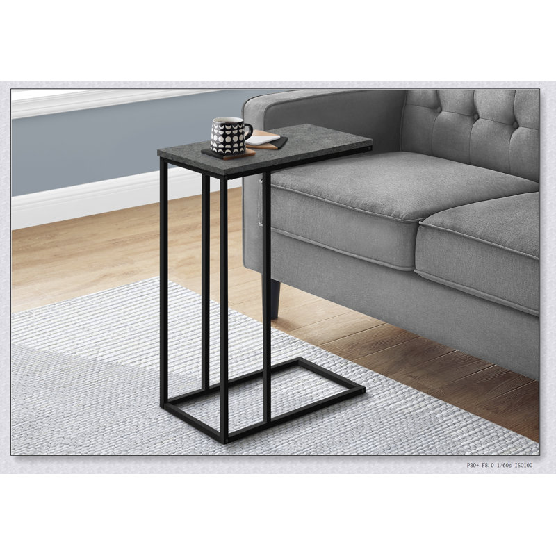 Table d'appoint contemporaine en forme de C, idéale pour le salon, la chambre à coucher et le bureau, avec plateau en stratifié gris élégant et base en métal durable.