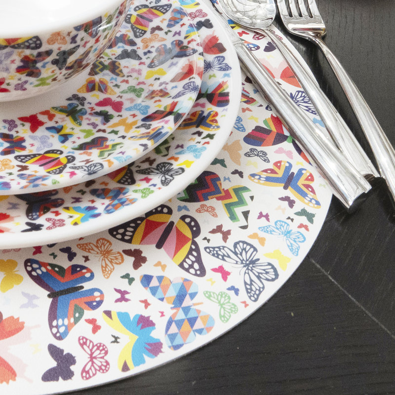 Assiette plate multicolore à papillons