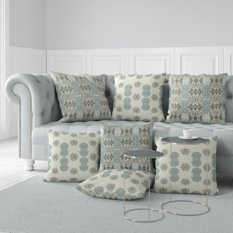 Housse de coussin décoratif carré en polyester Elegant Twirls Fennique, 18 po x 18 po, Brun