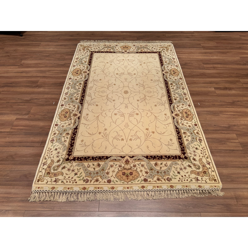 Tapis en laine et soie crème à motif traditionnel noué à la main Original