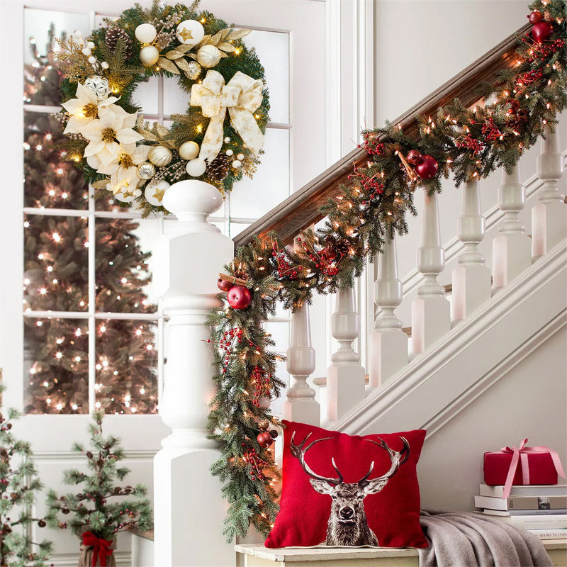 Couronne de Noël pré-éclairée 24 po avec ornements en forme de boule pour porte de Noël, blanc