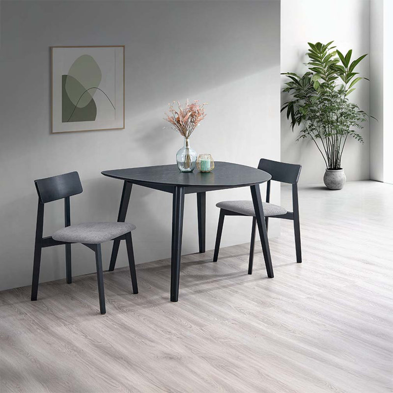 Table de salle à manger en bois