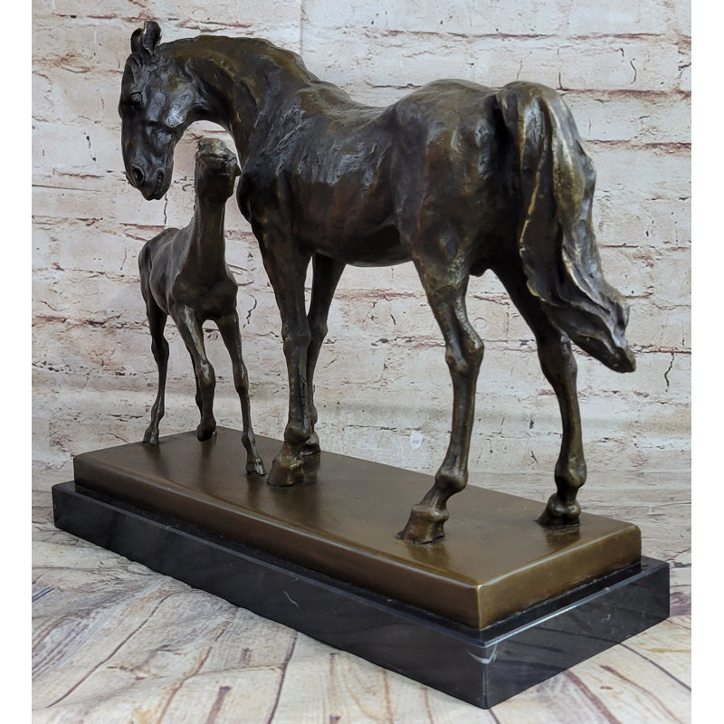 Cheval avec poulain, statue de bronze par Mene, sculpture moulée à chaud