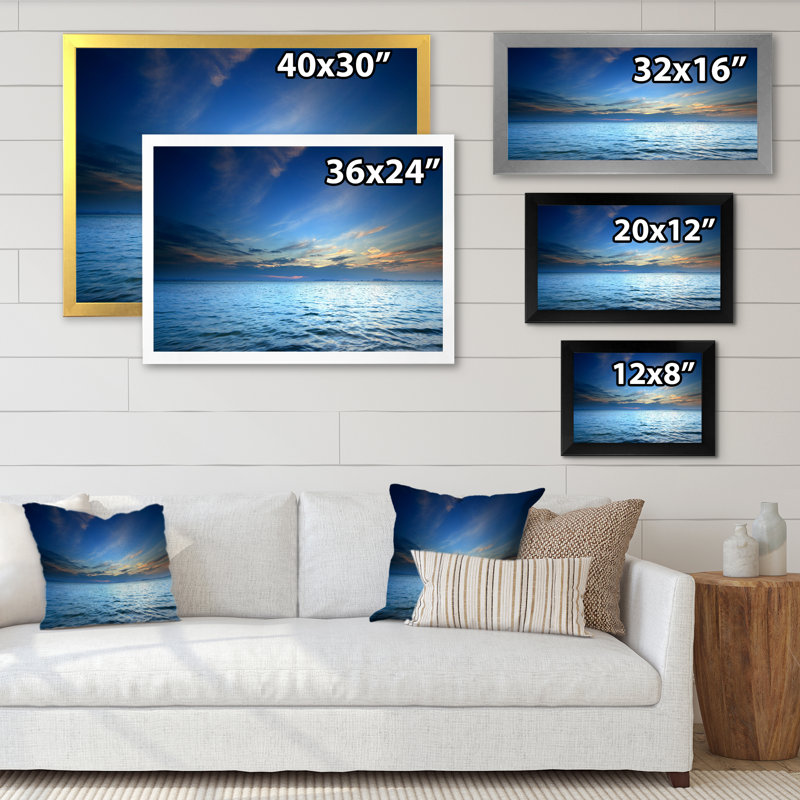 «Dramatic Tropical Sunset Sky II», peinture sur toile, Cadre d'angle fermé noir, H 30 po x l 40 po x P 1,5 po