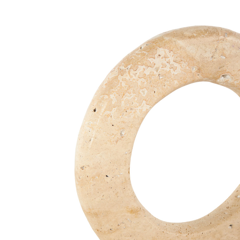Sculpture abstraite en marbre crème avec base blanche
