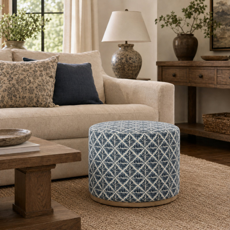 Repose-pieds Cloud avec base en bois, Blue Geometric