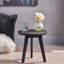 Table d'appoint d'extérieur - Table de bout en bois gris foncé de style marina. Dessus massif, carré de 15,44 po, poids de 5,52 lb, base à trois pieds en gris. Design moderne, capacité ronde de 50 lb
